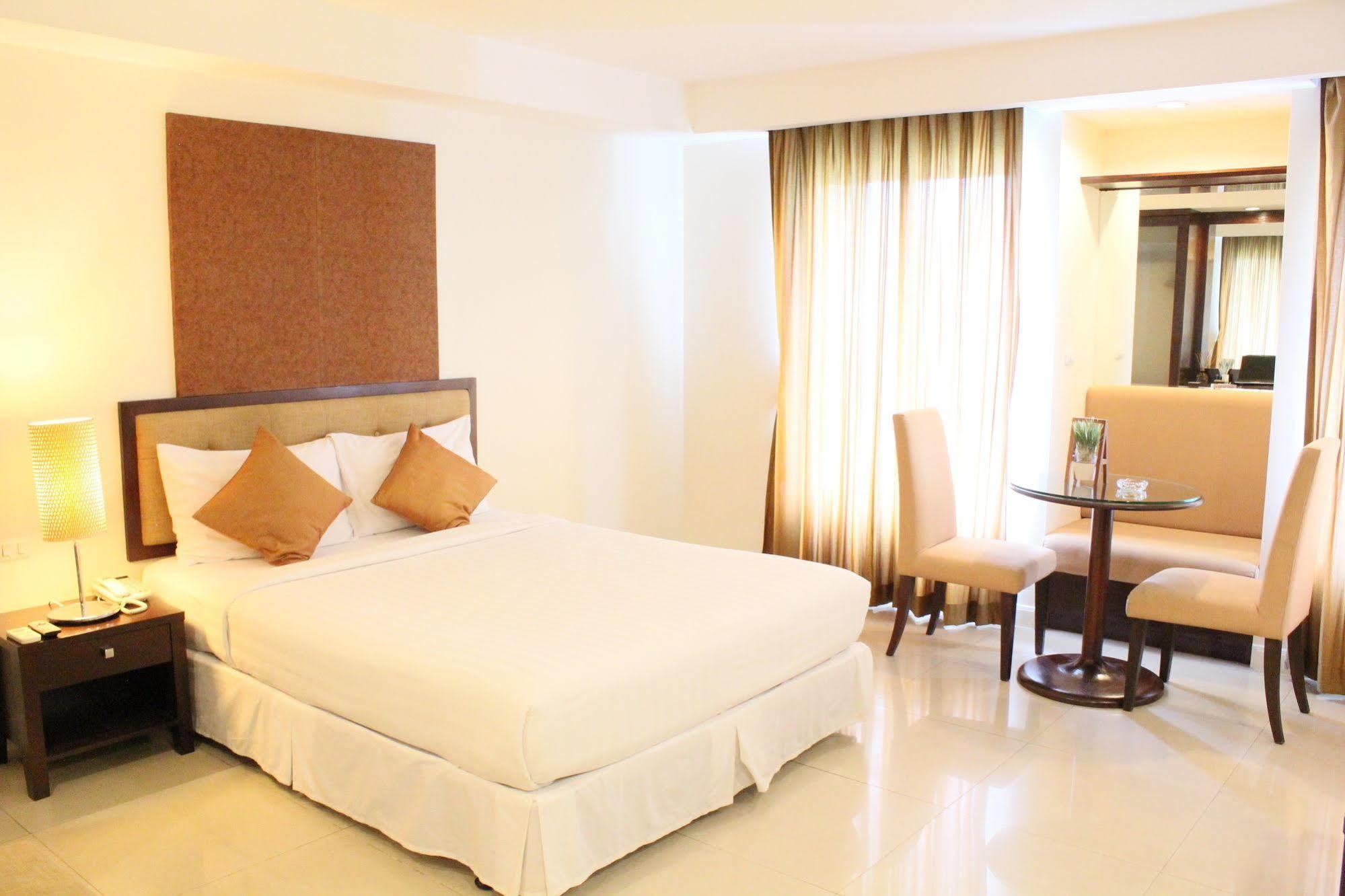 Romance Hotel Bangna Bangkok Dış mekan fotoğraf